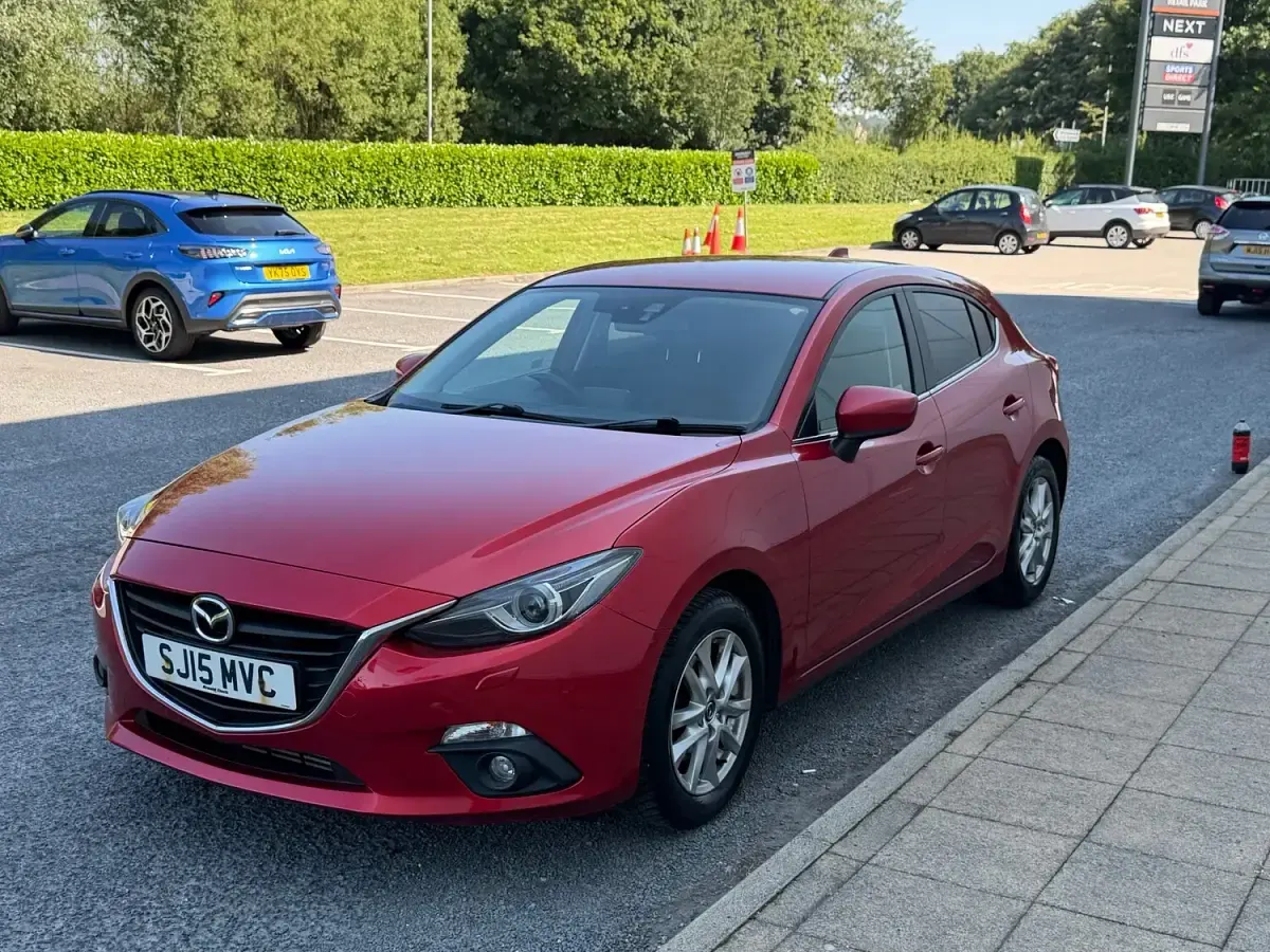Used Mazda 3 150 HP (110 kW) 2015 Red Hatchback