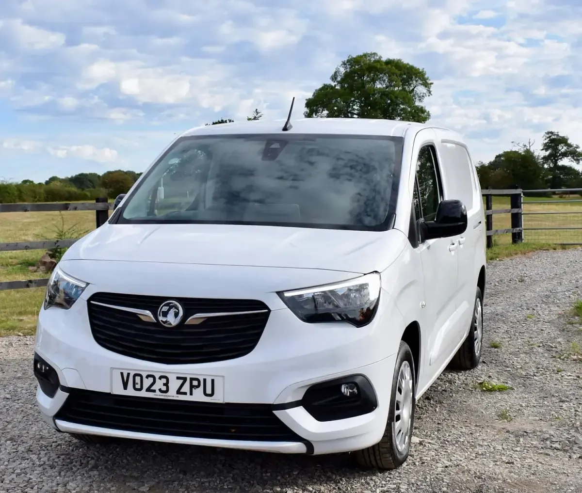 Used Vauxhall Combo S 100 HP (73 kW) 2023 White MPV