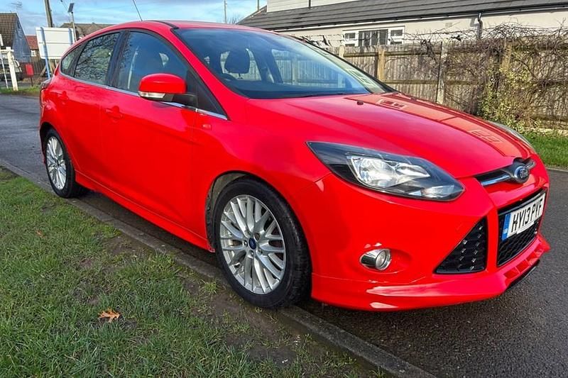 Used Ford Focus Zetec 115 HP (84 kW) 2013 Red Hatchback