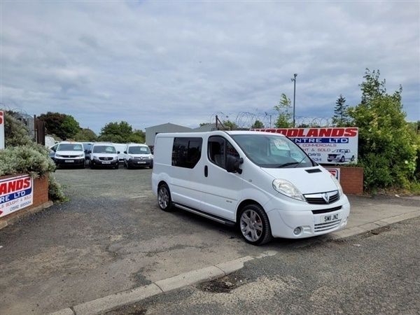 White Used 2011 Nissan Primastar SE MPV | £4,949 (A bit pricey) - Image 1/1