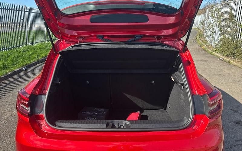 Used Renault Clio V SE 90 HP (66 kW) 2022 Red Hatchback