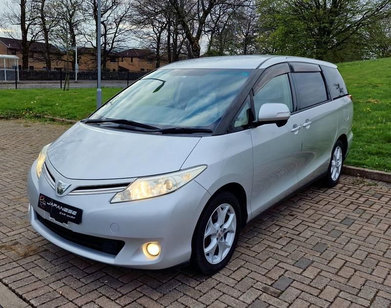 Begagnad Toyota Estima 2026 Silver Minibuss