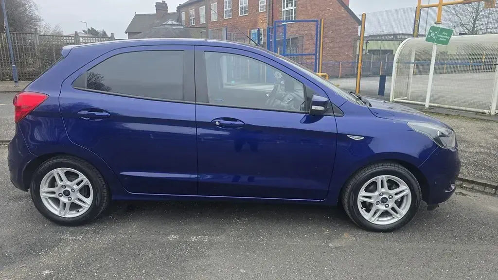 Second-hand Ford Ka Plus Zetec 85 CP (62 kW) 2017 Albastru Hatchback