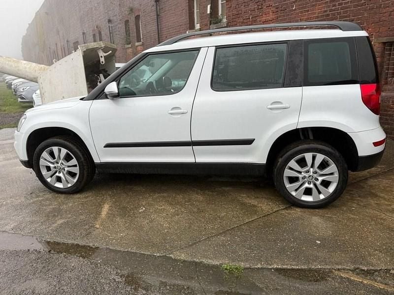 Used Skoda Yeti SE L 110 HP (80 kW) 2016 White SUV