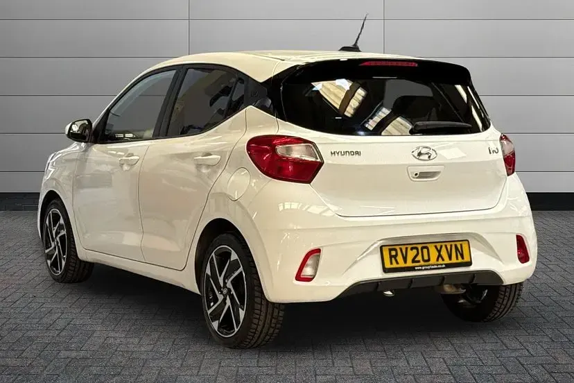Used Hyundai i10 Premium 83 HP (61 kW) 2020 White Hatchback