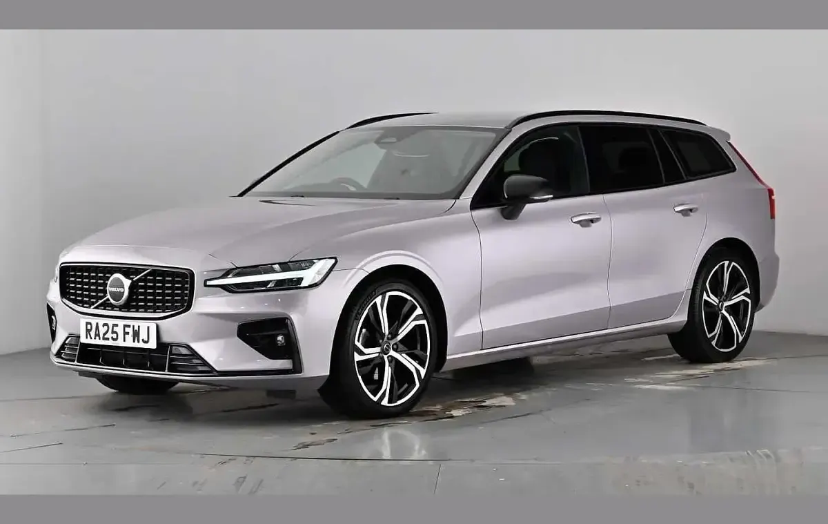 Used Volvo V60 Plus 197 HP (144 kW) 2025 Aurora silver Estate