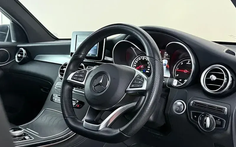 Used Mercedes GLC250 AMG 204 HP (150 kW) 2019 White SUV