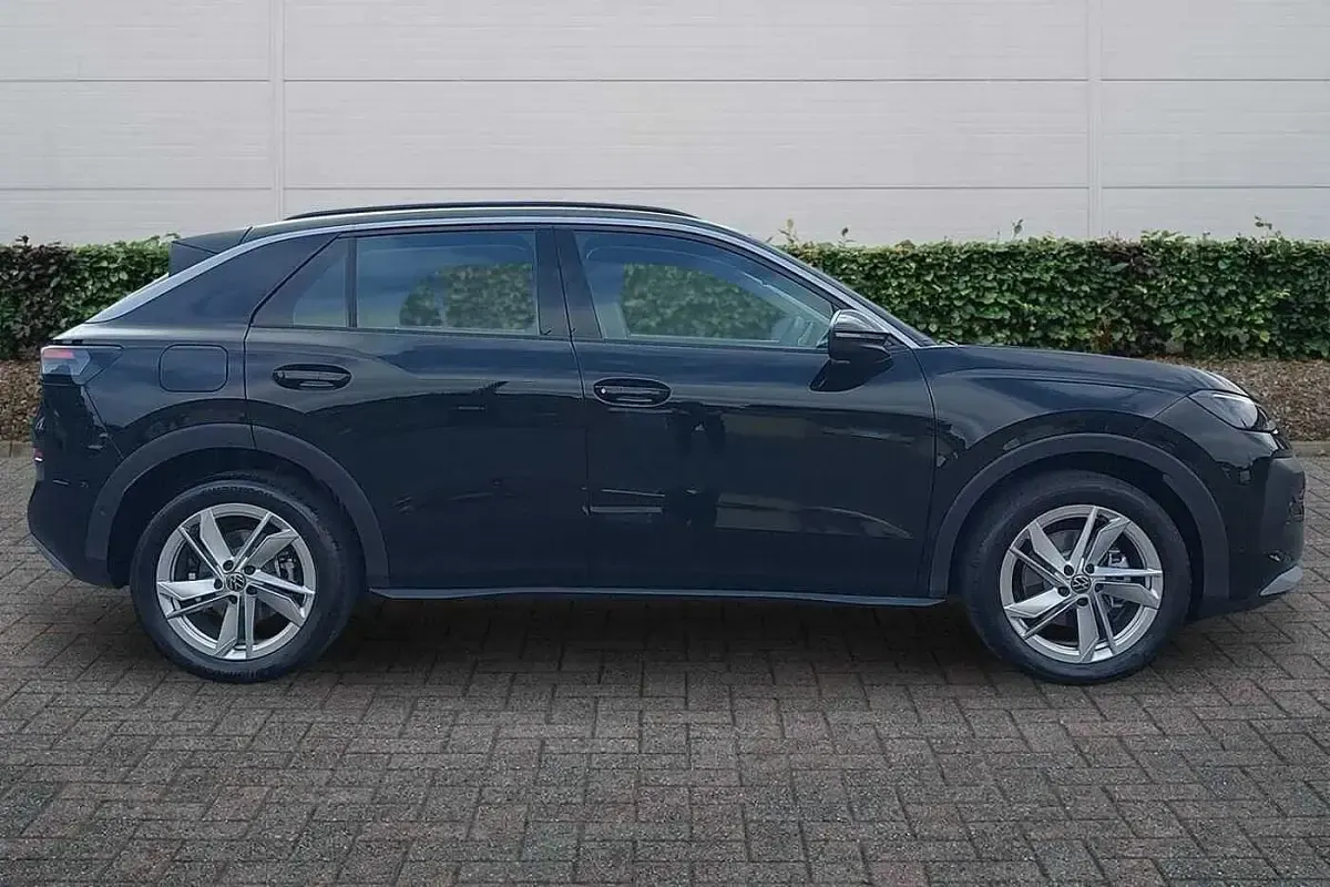 New VW T-Roc Life 150 HP (110 kW) 2026 Grenadilla black SUV