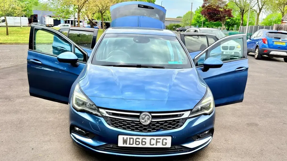Used Vauxhall Astra SRi 2016 Blue Hatchback