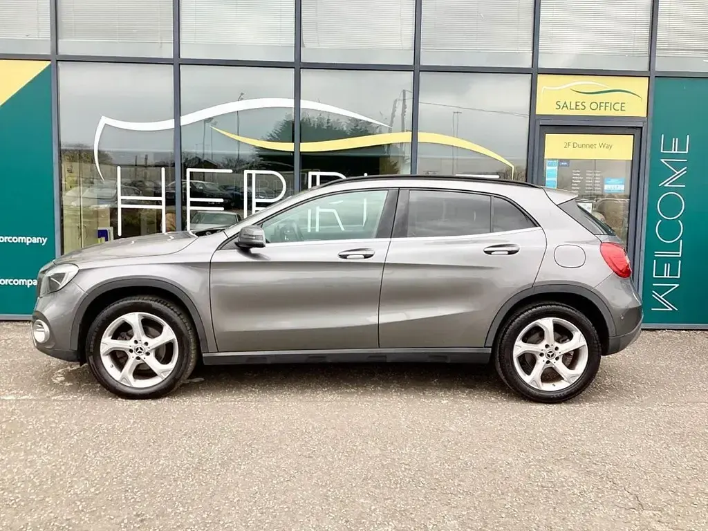 Usado Mercedes GLA200 Executive 156 HP (114 kW) 2018 Cinzento SUV
