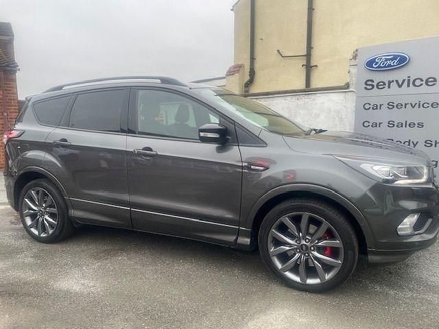 Käytetty Ford Kuga ST-Line 180 HP (132 kW) 2019 Harmaa Katumaasturi
