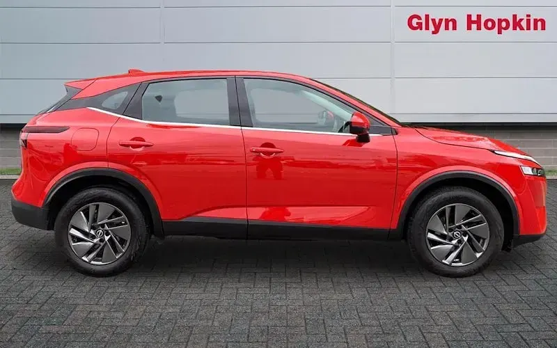 Used Nissan Qashqai Acenta Premium 158 HP (116 kW) 2023 Red SUV