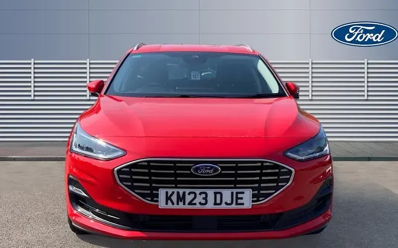 Usado Ford Focus Titanium X 125 CV (91 kW) 2023 Rojo Familiar