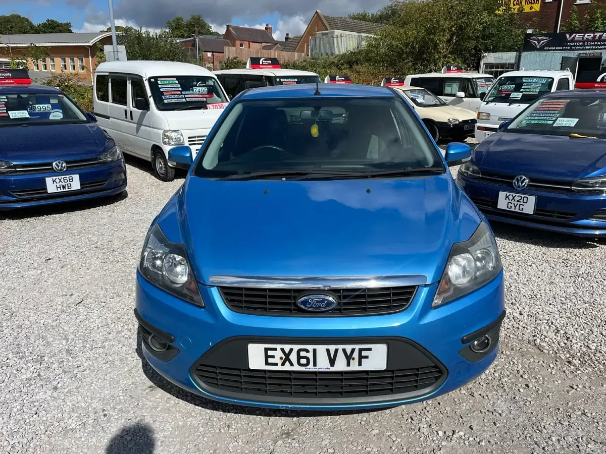 Used Ford Focus Zetec 110 HP (80 kW) 2011 Blue Hatchback