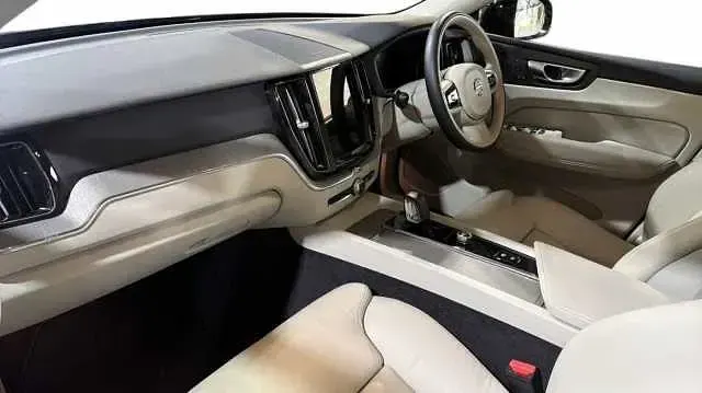 Second-hand Volvo XC60 Plus 247 CP (181 kW) 2025 Gri SUV