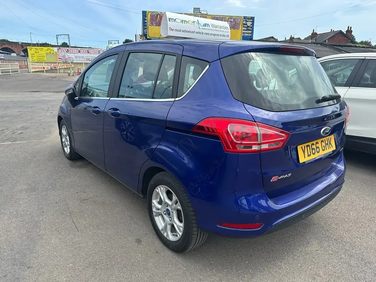 Used Ford B-MAX Zetec 100 HP (73 kW) 2016 Blue MPV