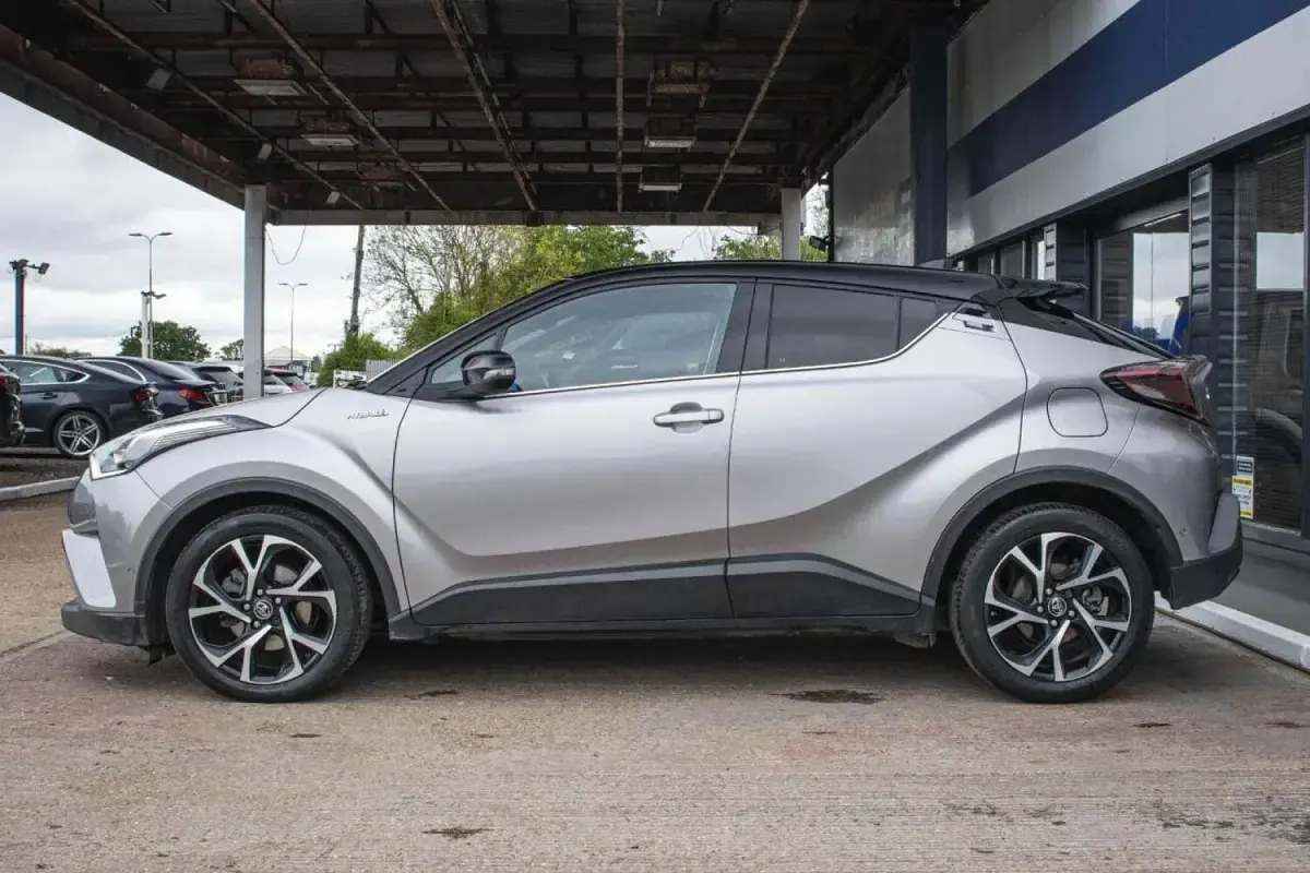 Used Toyota C-HR 122 HP (89 kW) 2017 Silver SUV