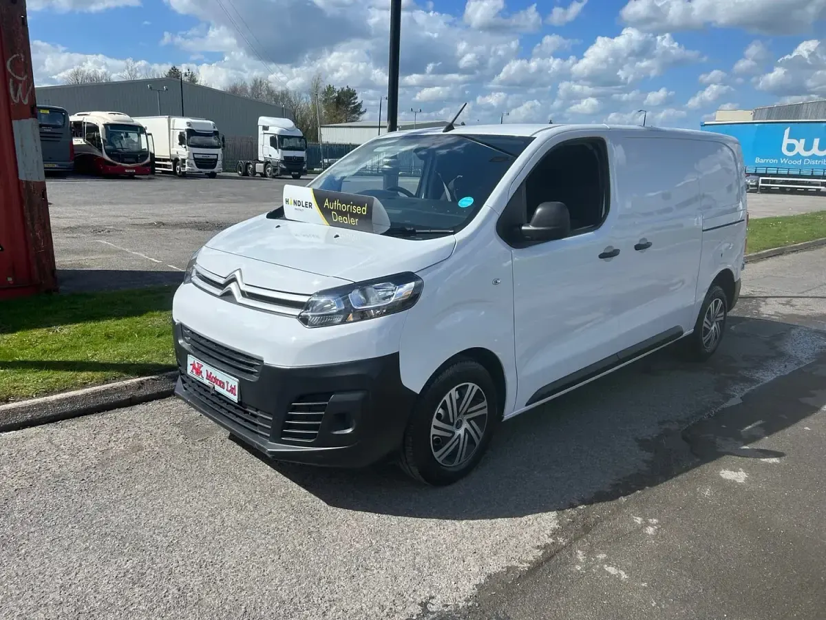 Used Citroën Dispatch 105 HP (77 kW) 2023 White MPV
