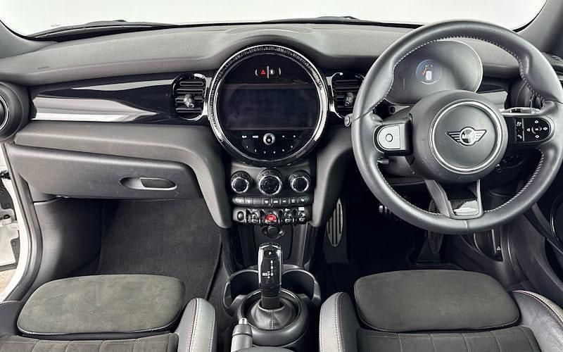 Used Mini Cooper Hatch 136 HP (100 kW) 2022 White Hatchback