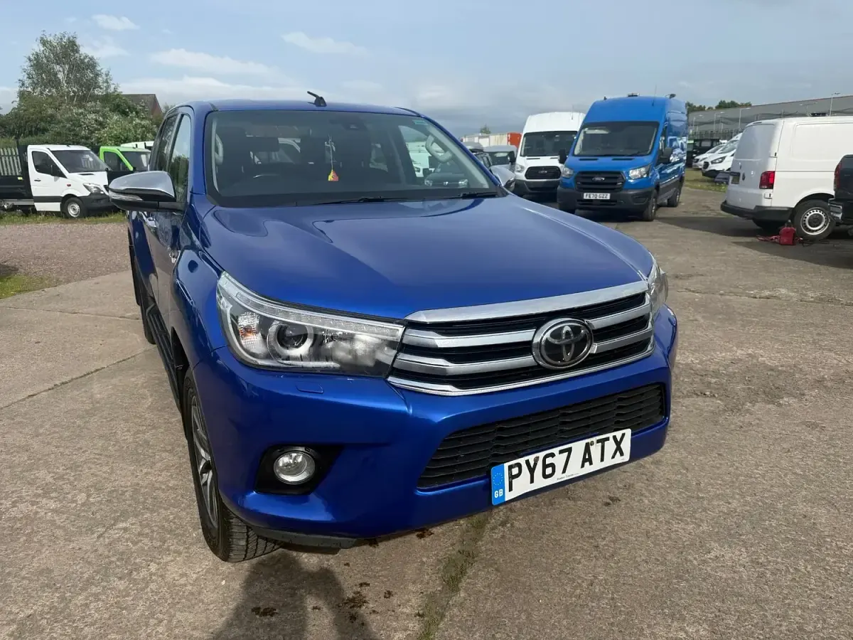 Used Toyota HiLux 150 HP (110 kW) 2017 Blue Pickup