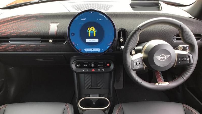 Used Mini Cooper Hatch 113 kW (154 HP) 2025 Red Hatchback