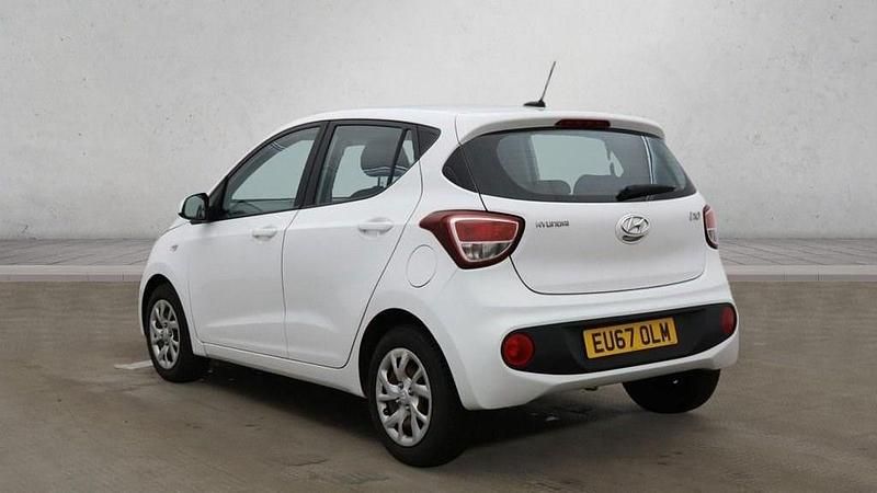 Used Hyundai i10 SE 87 HP (63 kW) 2017 White Hatchback