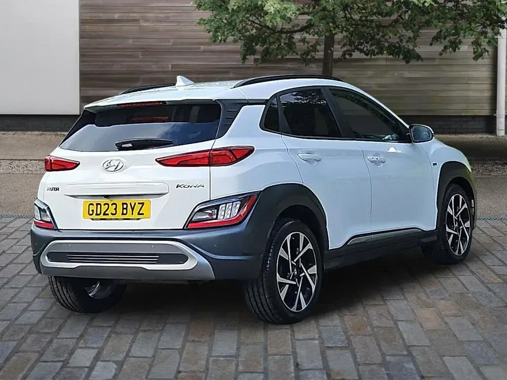 Used Hyundai Kona Premium 120 HP (88 kW) 2023 White SUV