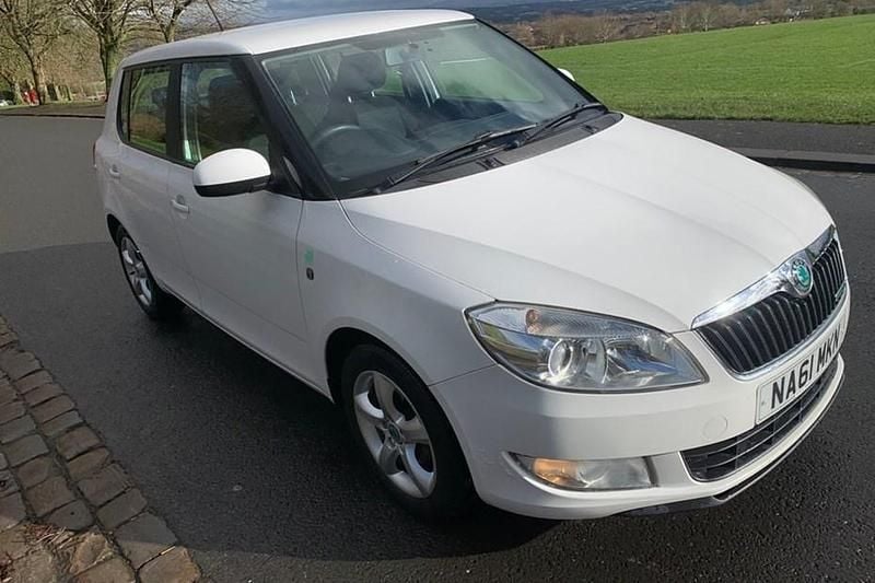 Used Skoda Fabia GreenLine 75 HP (55 kW) 2011 White Hatchback
