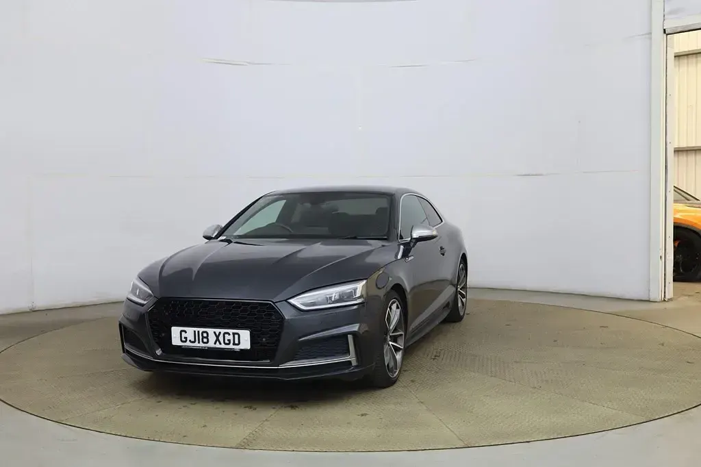 Begagnad Audi A5 Advanced 2018 Grå Sportkupé
