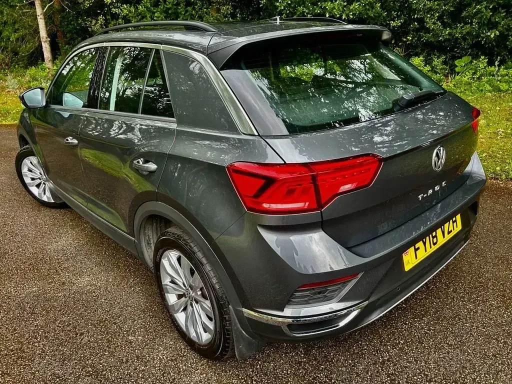 Używany VW T-Roc SE 150 KM (110 kW) 2018 Szary SUV