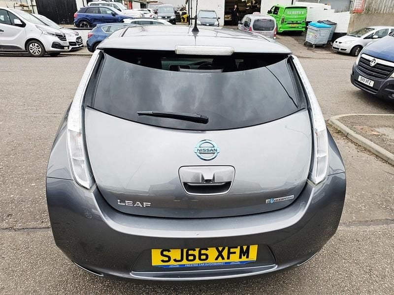 Used Nissan Leaf Tekna 80 kW (109 HP) 2016 Grey Hatchback