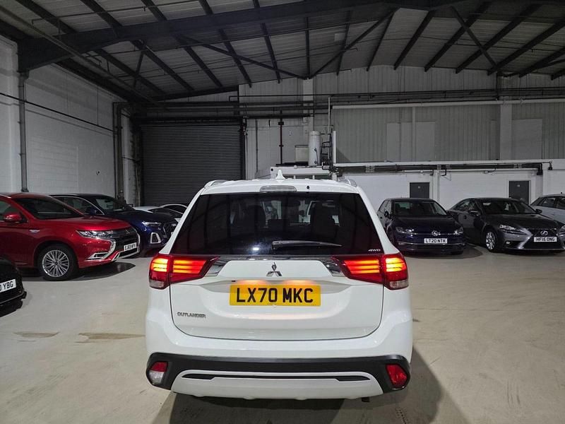 Used Mitsubishi Outlander 150 HP (110 kW) 2020 White SUV