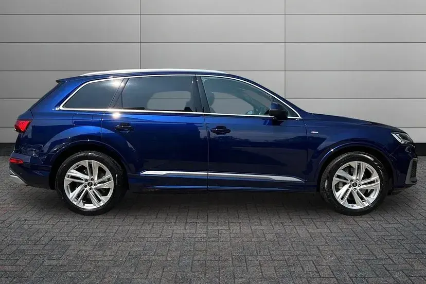 Used Audi Q7 Black Edition 228 HP (167 kW) 2023 Navarra blue SUV