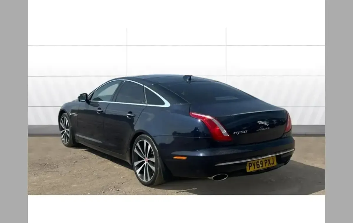 Used Jaguar XJ 301 HP (221 kW) 2019 Blue Sedan