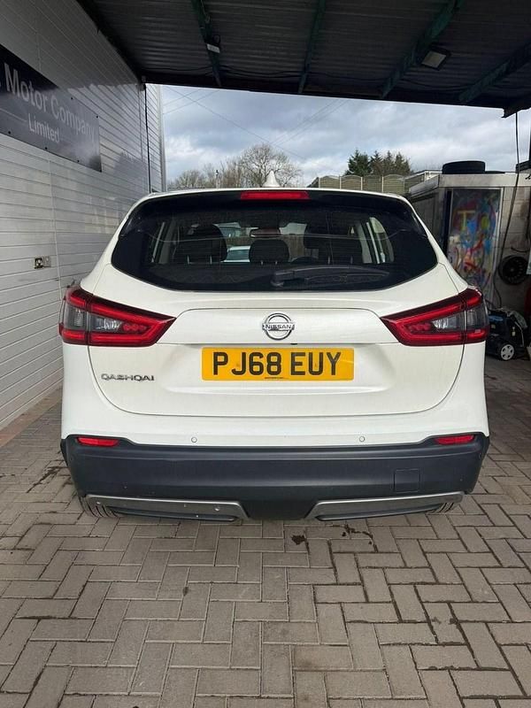 Used Nissan Qashqai Acenta Premium 115 HP (84 kW) 2019 White SUV