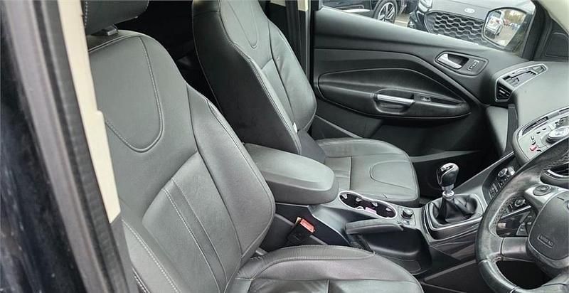 Usado Ford Kuga Titanium X 163 HP (119 kW) 2013 Preto SUV