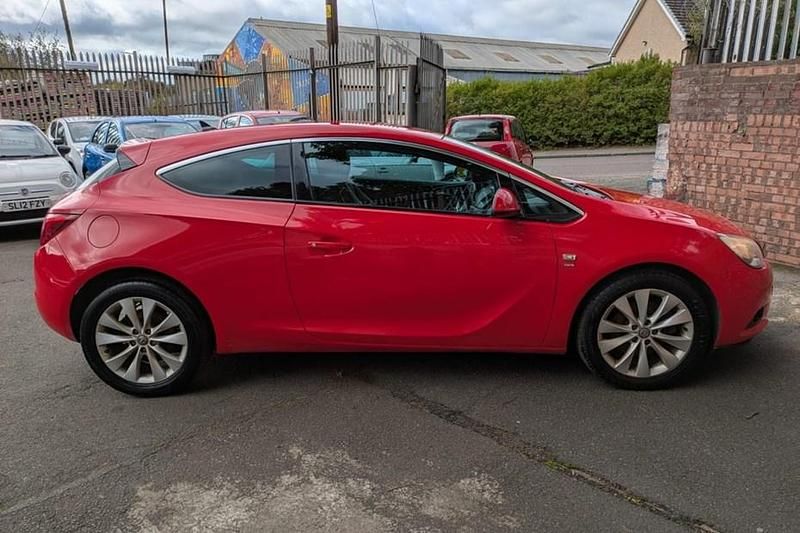 Used 2012 Vauxhall Astra GTC SRi Coupe | £2,495 (Fair price) - Image 1/1