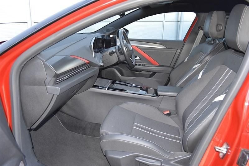 Second-hand Vauxhall Astra GS Line 180 CP (132 kW) 2022 Roșu Hatchback