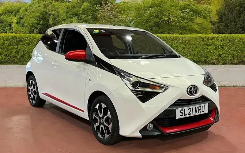 Usado Toyota Aygo Trend 72 HP (52 kW) 2021 Branco Citadino