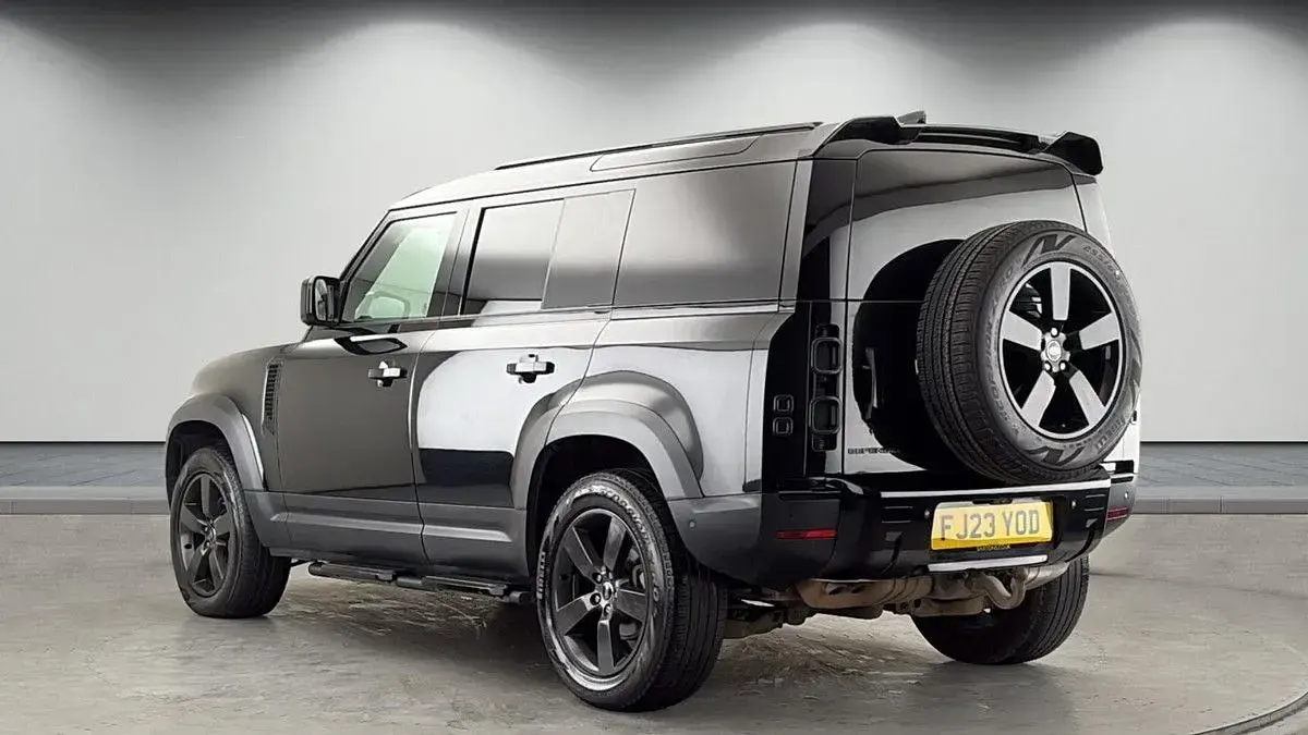 Usado Land Rover Defender SE 250 CV (183 kW) 2023 Negro SUV