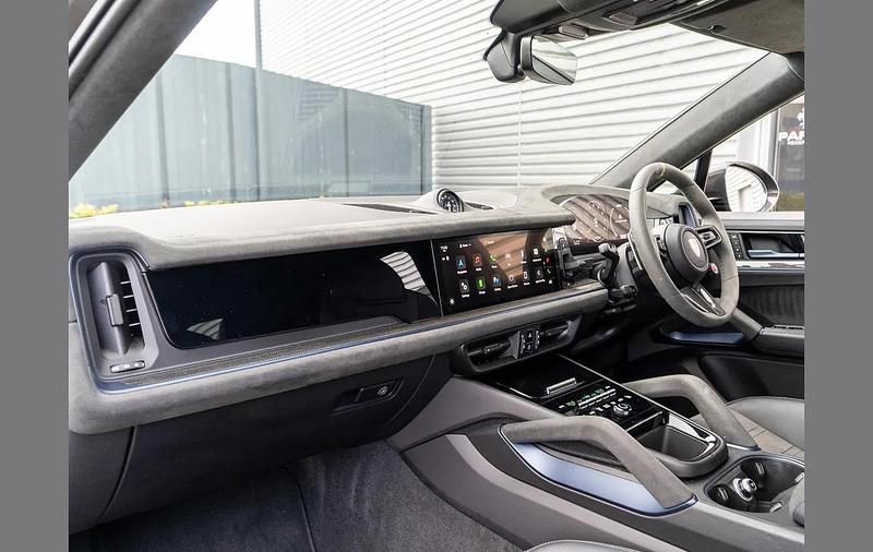 Used Porsche Cayenne Turbo E-Hybrid 729 HP (536 kW) 2024 Grey SUV