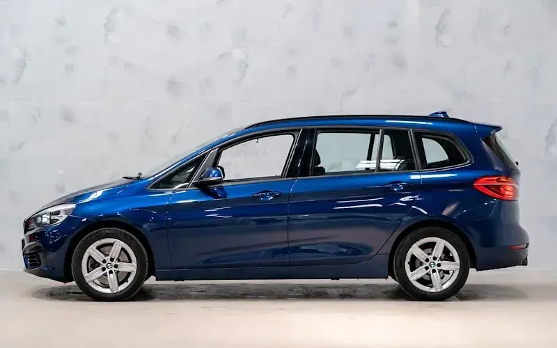Used BMW 220 Sport Line 192 HP (141 kW) 2017 Blue Estate