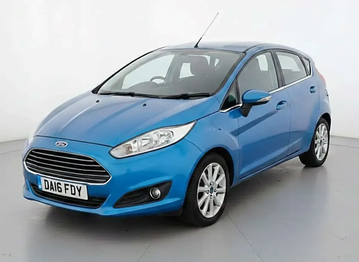 Używany Ford Fiesta Titanium 2016 Niebieski Hatchback