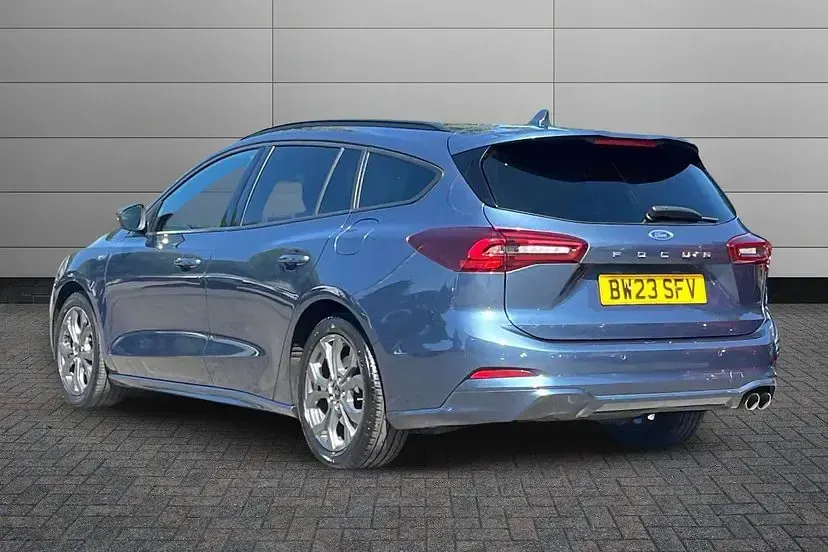 Used Ford Focus ST-Line 123 HP (90 kW) 2023 Blue Estate