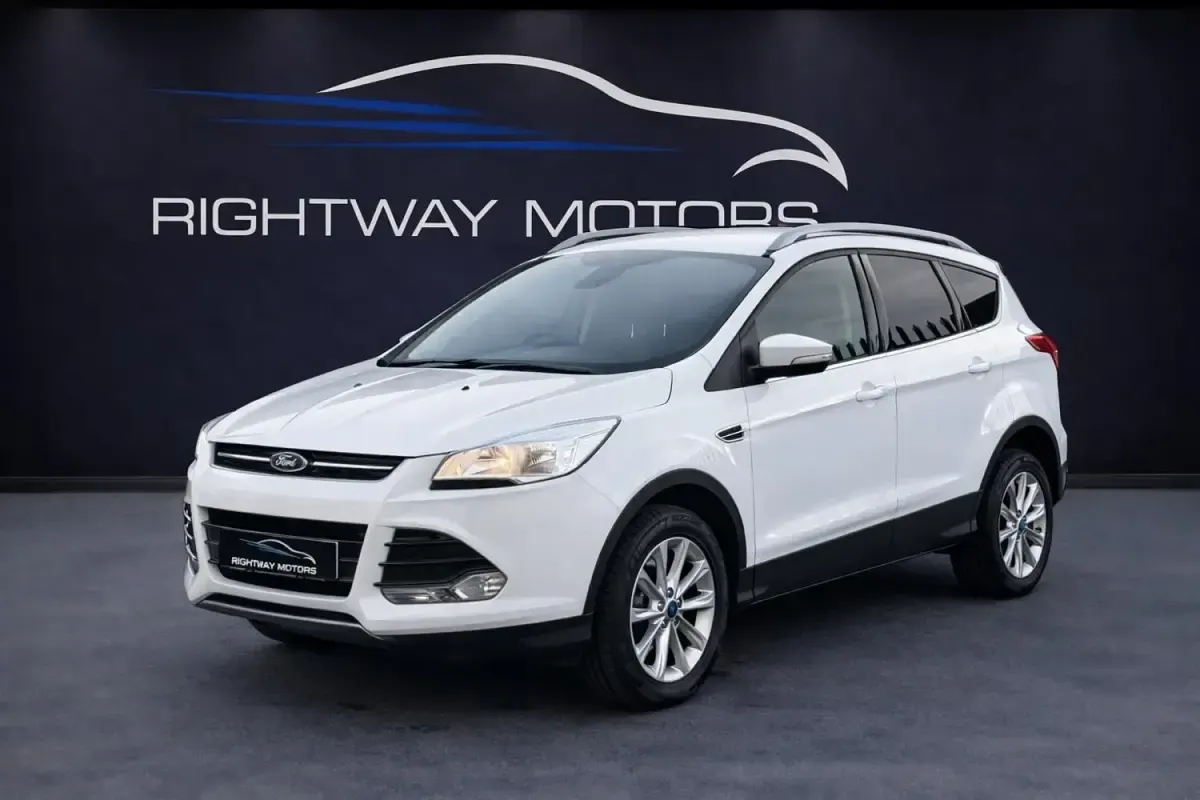 Usado Ford Kuga Titanium 180 HP (132 kW) 2015 Branco SUV