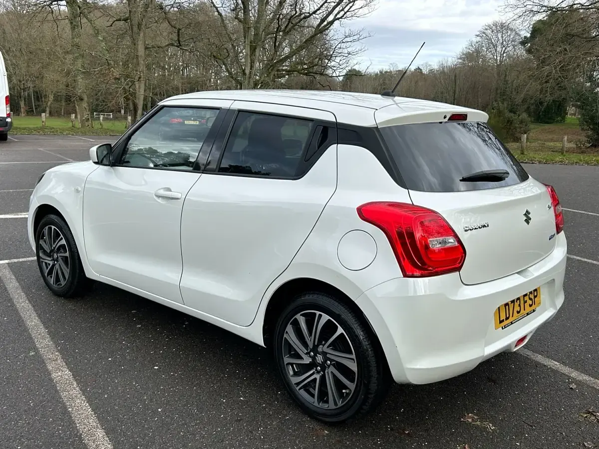 Usado Suzuki Swift SZ-L 83 HP (61 kW) 2023 Branco Citadino
