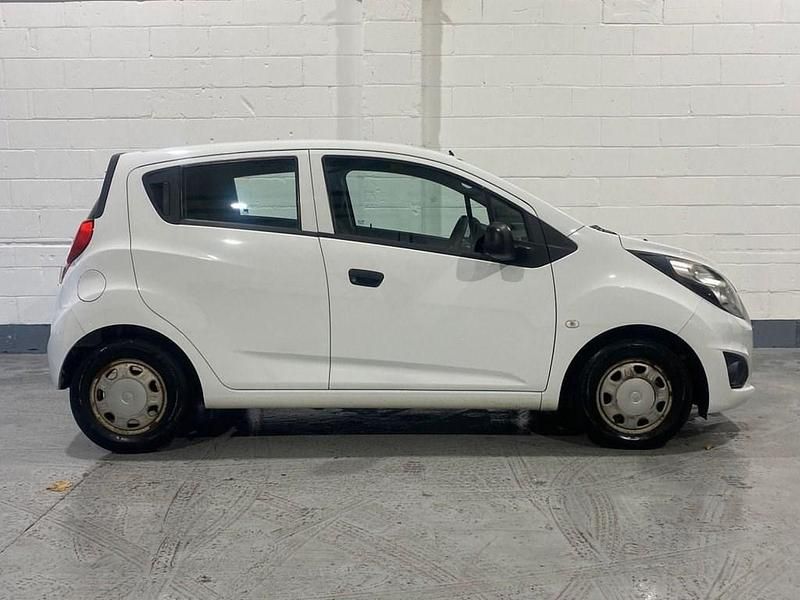 Used Chevrolet Spark LS 67 HP (49 kW) 2013 White Hatchback