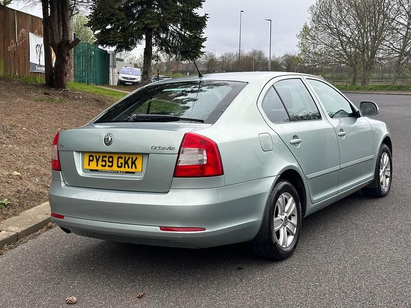 Usado Skoda Octavia SE 2009 Verde Utilitario