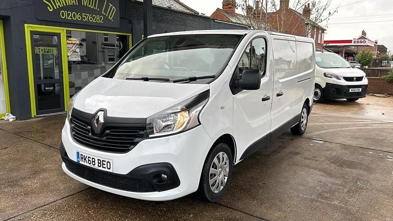 White Used 2018 Renault Trafic Business MPV | £7,995 (Good price) - Image 1/4