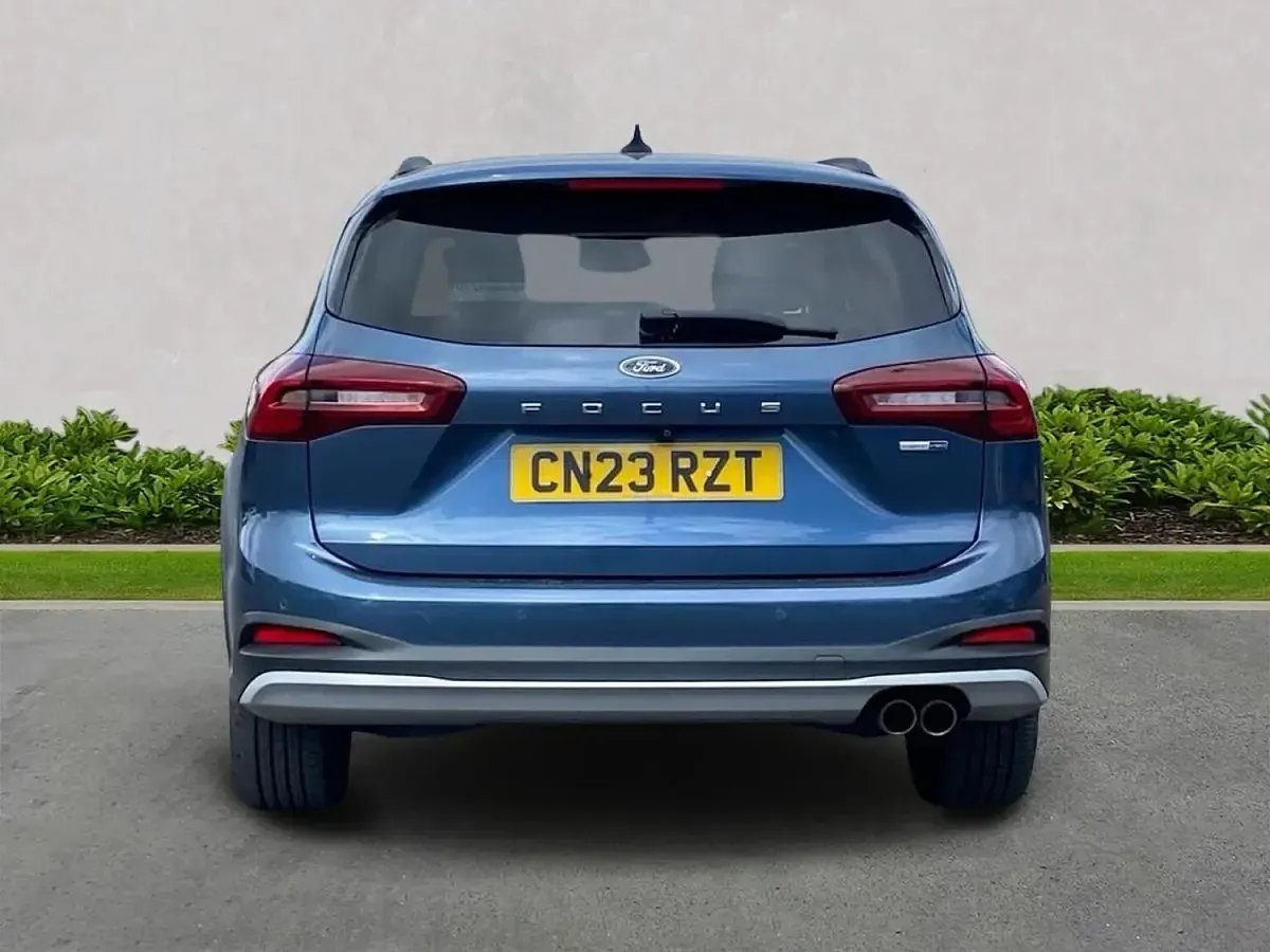 Used Ford Focus Active 155 HP (114 kW) 2023 Blue Estate